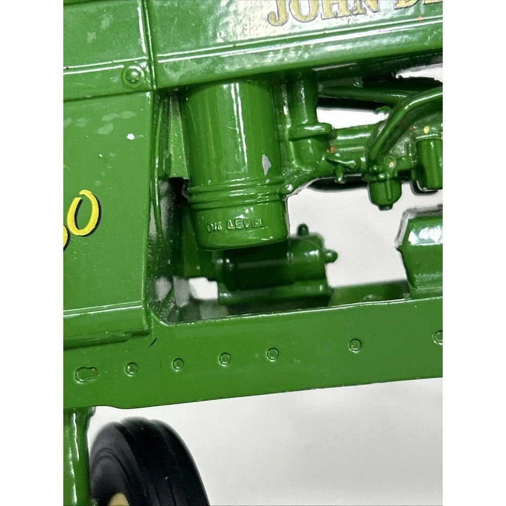 ERTL John Deere Model 60 Tractor 1/16 Die Cast Farm Toy #15189 Green